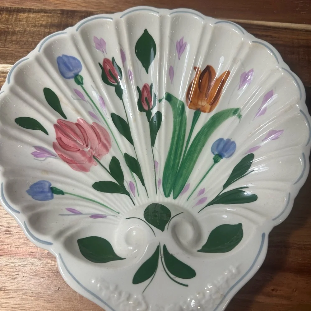 Vintage Blue Ridge Pottery. Hand-Painted Floral Shell Dish - Cream with  Flowers